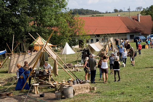 STŘEDOVĚKÁ VESNIČKA